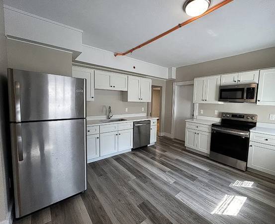 2BR/1BA Apartment · Oakland photo 4