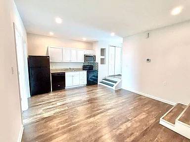 2BR/1BA Apartment · Burlingame photo 2