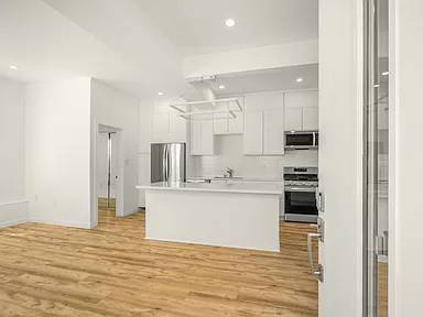 2BR/1BA Apartment · San Francisco photo 2