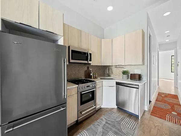 1BR/1BA Duplex on Harman St · Brooklyn photo 3