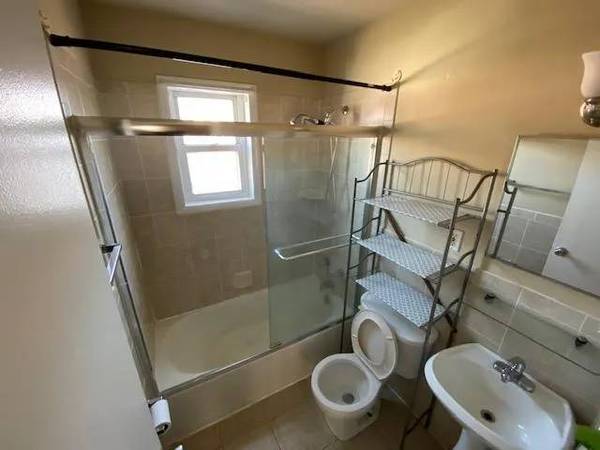 2BR/1BA Apartment · San Francisco photo 3