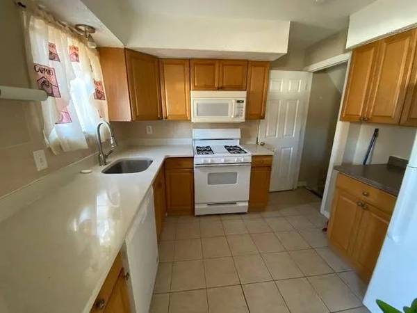 2BR/1BA Apartment · San Francisco photo 4