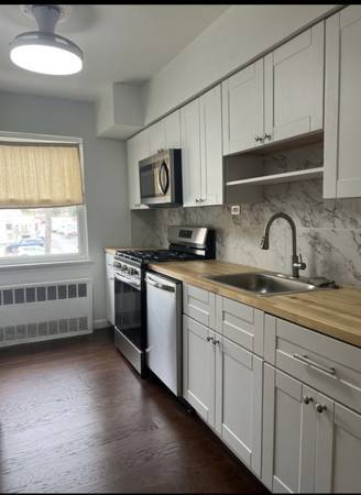 2BR/1BA Apartment · South San Francisco photo 3