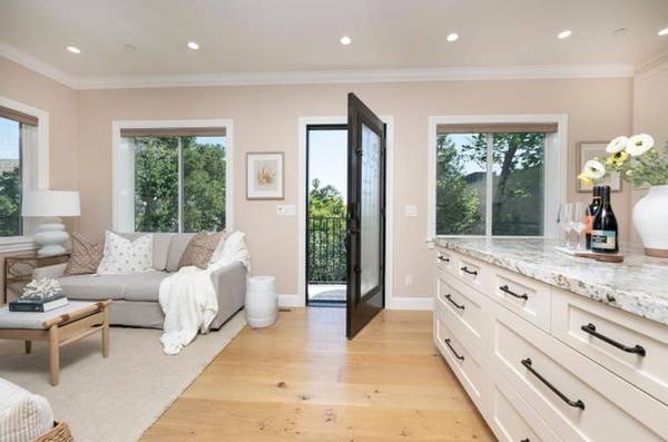 2BR/1BA Single Family House · San Mateo photo 3