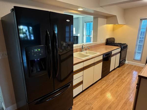 2BR/2BA Apartment on Bassett St · Petaluma photo 5