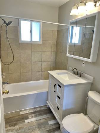 2BR/1BA Apartment · Alameda photo 2