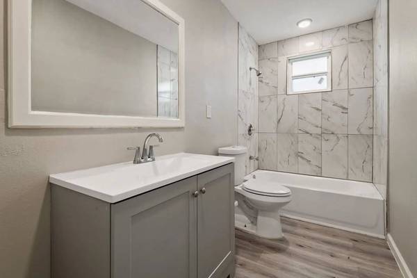 2BR/1BA Apartment · Pacifica photo 4