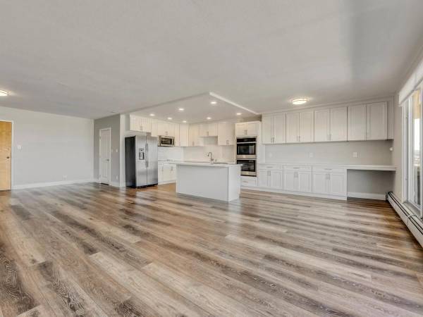 Newly Remodeled Tri-level Home! New Paint &amp; No Carpets! photo 2
