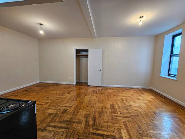 2BR/1BA Apartment · San Francisco photo 5