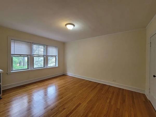 1BR/1BA Single Family House on Grand Central Pkwy · Queens Village photo 3