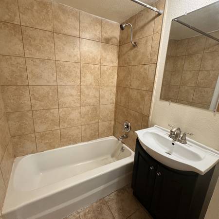 2BR/1BA Apartment · Belmont photo 3