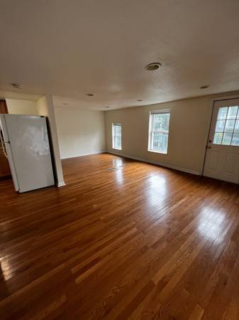 2BR/1BA Apartment · Belmont photo 2