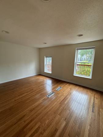 2BR/1BA Apartment · Belmont photo 4