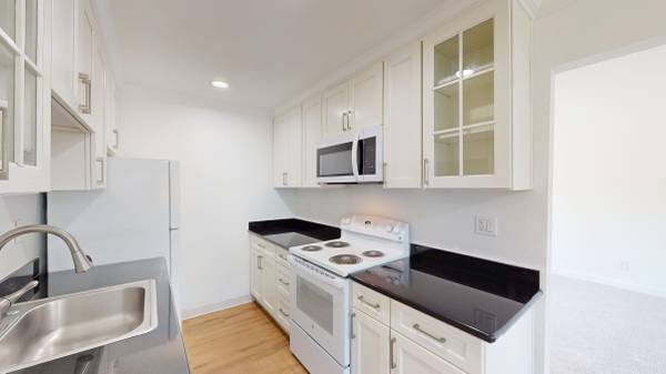 2BR/2BA Apartment · Cupertino photo 4