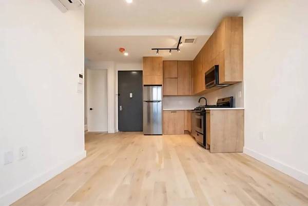 2BR/1BA Apartment · Daly City photo 4