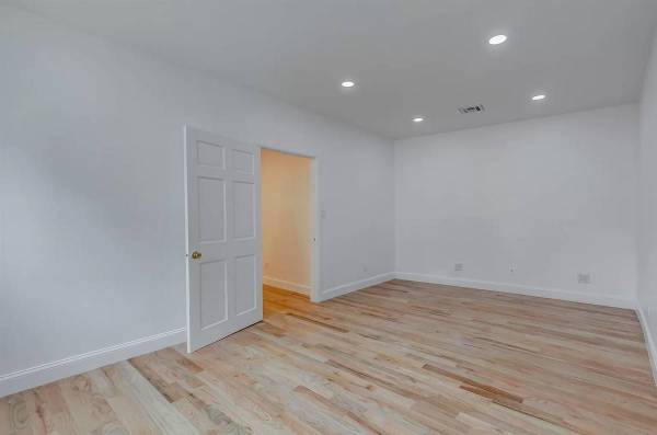 2BR/1BA Apartment · Belmont photo 2