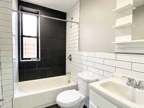 1BR/1BA Apartment on Rhinelander Ave · Bronx photo 4