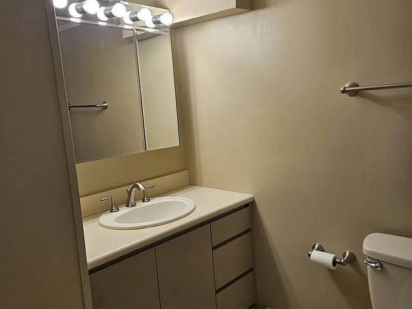 2BR/1BA Apartment · Saratoga photo 3