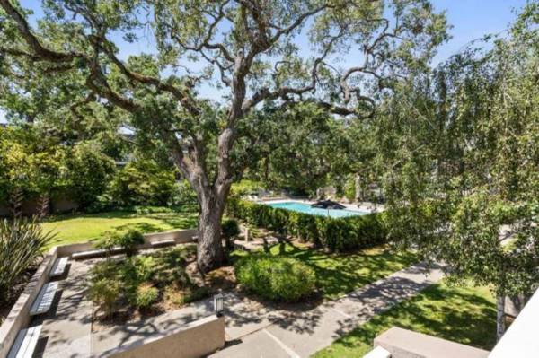 1BR/1BA Condo on Sharon Park Dr · Menlo Park photo 4