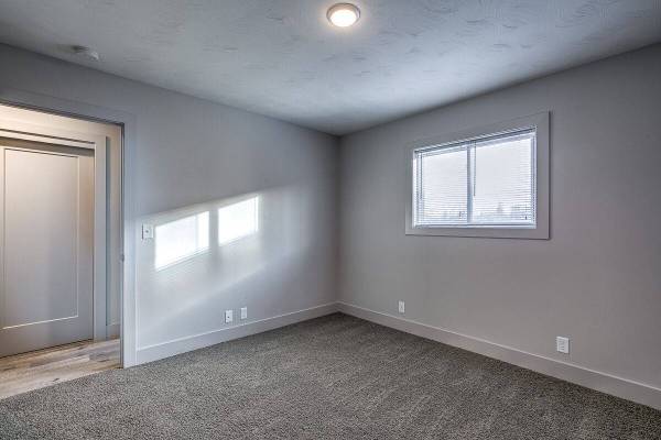 2BR/1BA Apartment · Petaluma photo 2