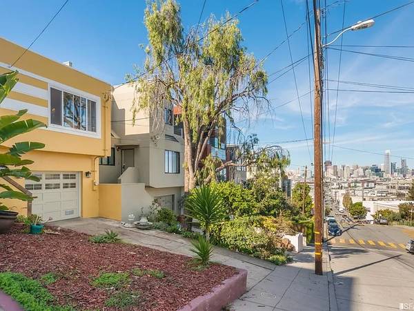 2BR/1BA Single Family House on De Haro St · San Francisco photo 2