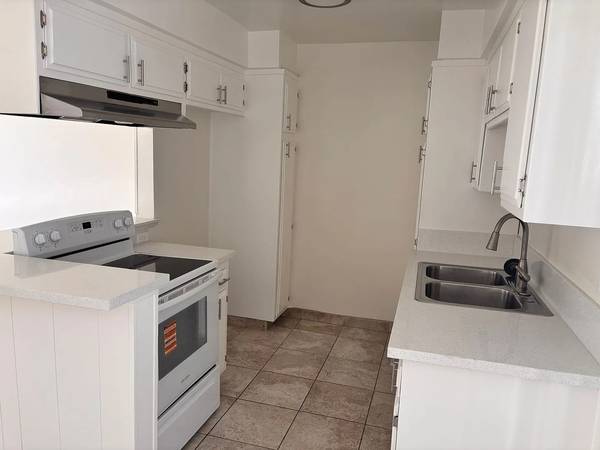 Huntington Apartments photo 5