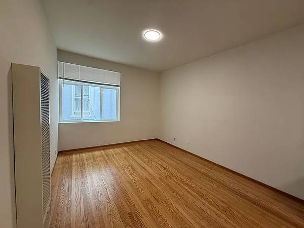 748 Jackson Street, San Francisco, CA 94133 photo 4
