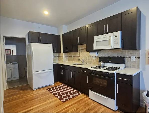 Apartments on Laurel Ave · Pacific Grove photo 2