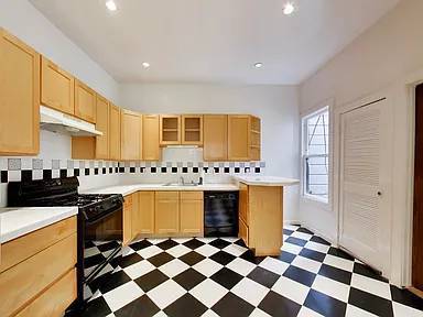 45 Bartlett St photo 3