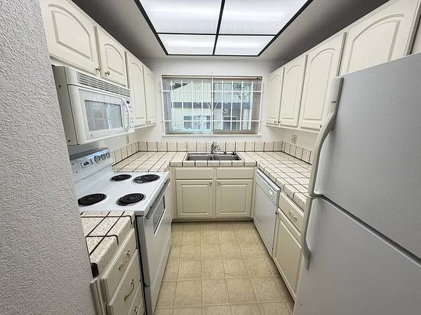 Knowland Park Townhomes photo 3
