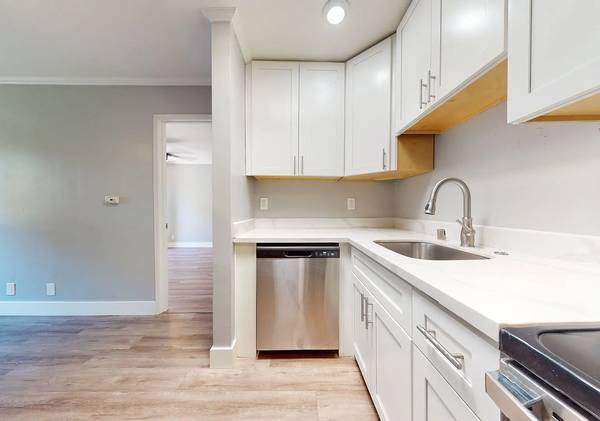 1BR/1BA Apartment on 51st St · Oakland photo 4