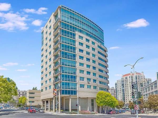 Beautiful 2 Bed / 2 Bath Unit Located In Downtown District photo 4