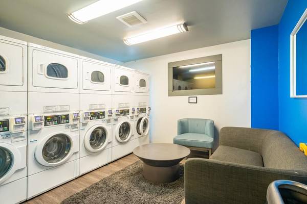 1BR/1BA Apartment on Oxford Way · Belmont photo 4