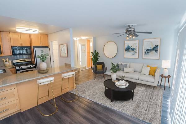 1BR/1BA Apartment on Oxford Way · Belmont photo 5