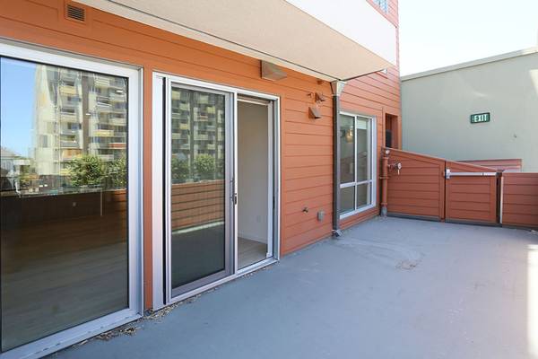 1BR/1BA Apartment on Thomas Berkeley Way · Oakland photo 5