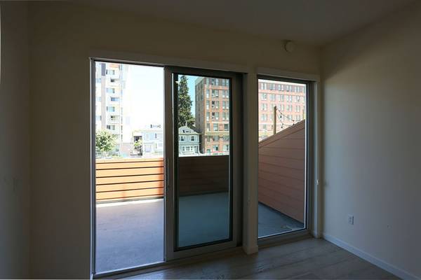 1BR/1BA Apartment on Thomas Berkeley Way · Oakland photo 4