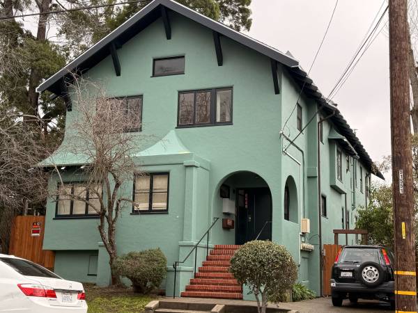 1BR/1BA Apartment on Derby St. · Berkeley photo 2