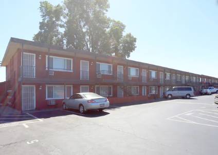 Delta Court Apts photo 2