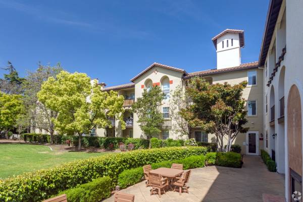 Apartments on East Court · San Jose photo 2