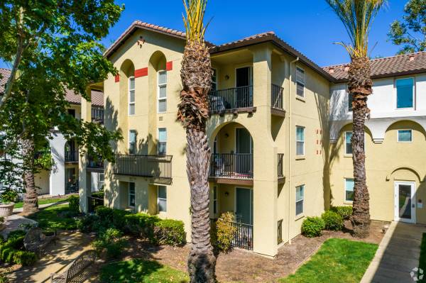 Apartments on East Court · San Jose photo 5