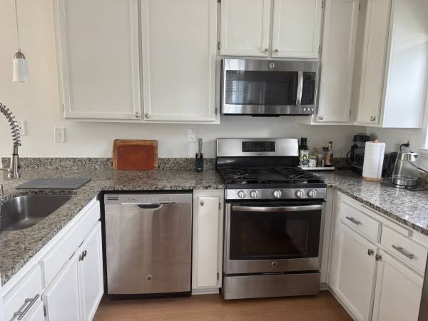 3BR/2BA Condo · San Rafael photo 5