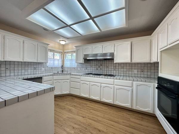 Charming 3-Bedroom Home in Prime Cambrian Location photo 5