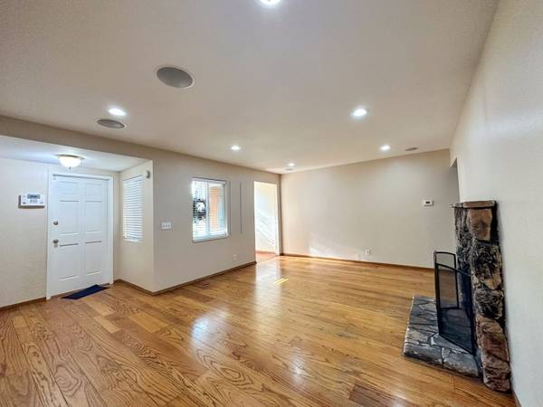 Charming 3-Bedroom Home in Prime Cambrian Location photo 3