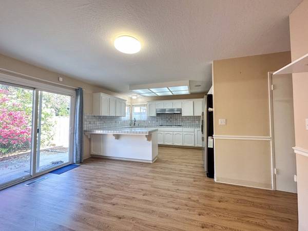 Charming 3-Bedroom Home in Prime Cambrian Location photo 4