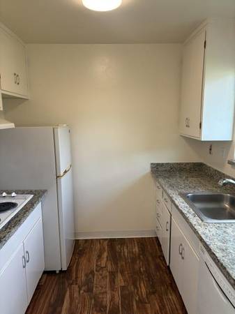 1BR/1BA Apartment on College Ave · Palo Alto photo 3