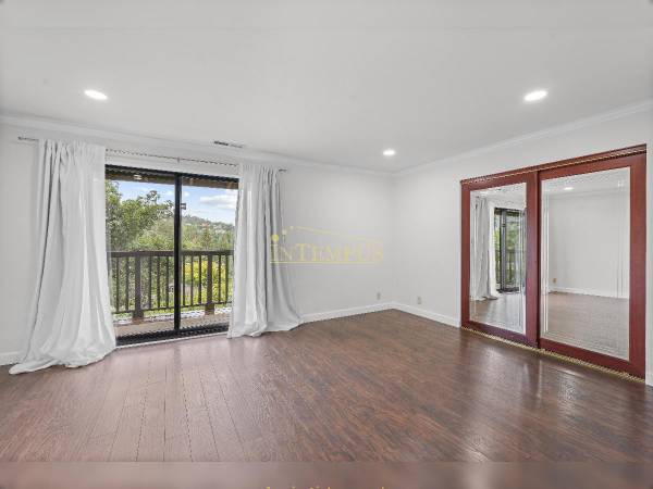 Condos on Oak Street · Saratoga photo 4