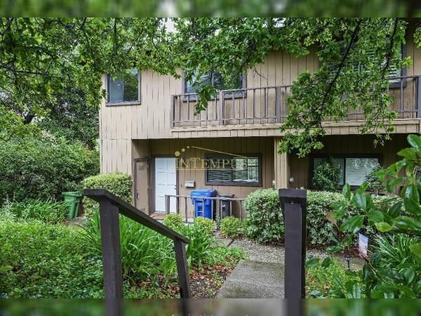 Condos on Oak Street · Saratoga photo 2