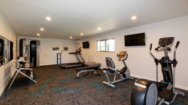 2BR/1BA Apartment · Fairfield photo 5