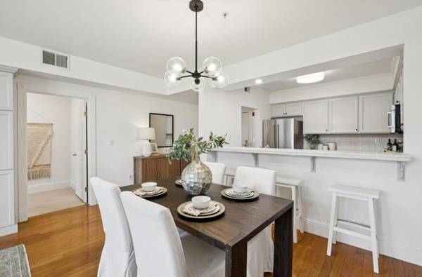 1BR/1BA Condo · Burlingame photo 2