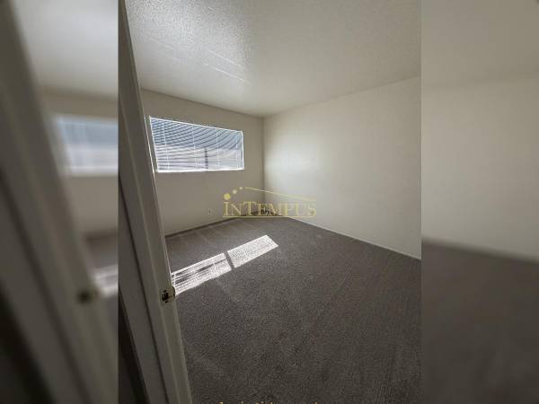 2BR/1BA Apartment on W 10th St Apt 5 · Gilroy photo 4